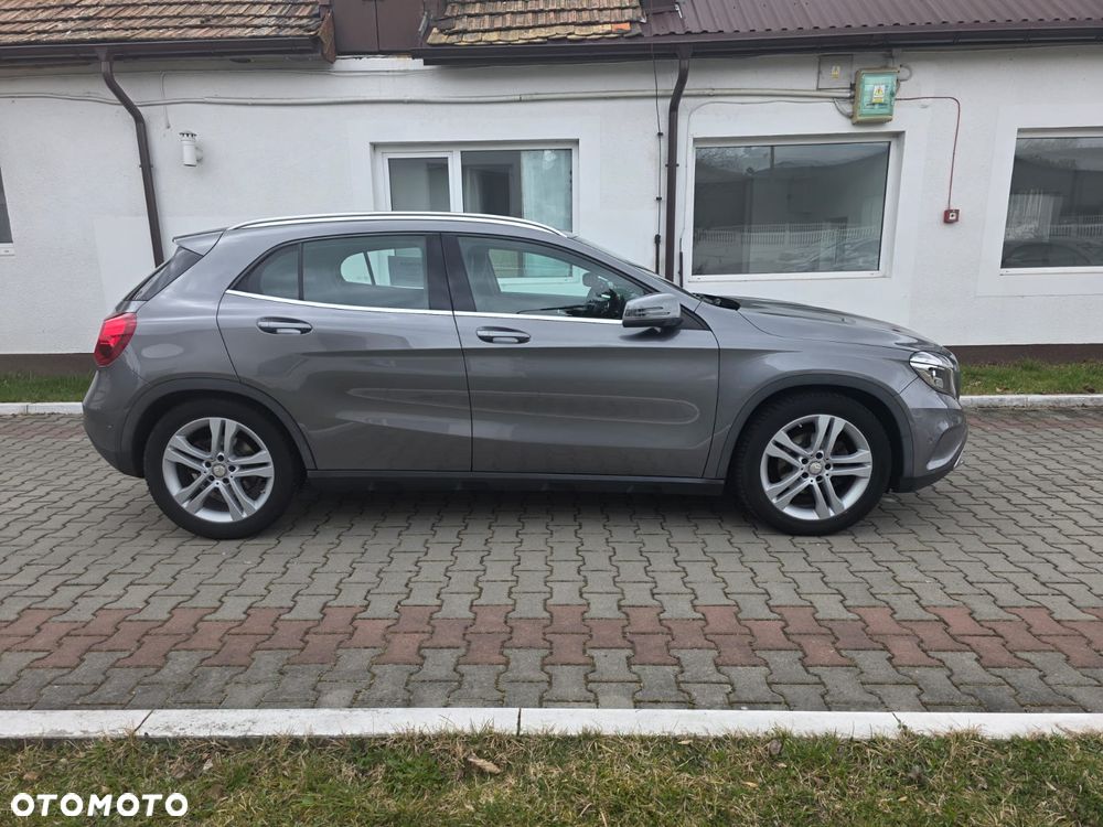 Mercedes-Benz GLA 200 7G-DCT - 2