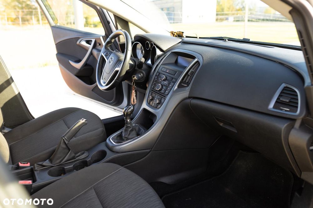 Opel Astra 2013 photo 5