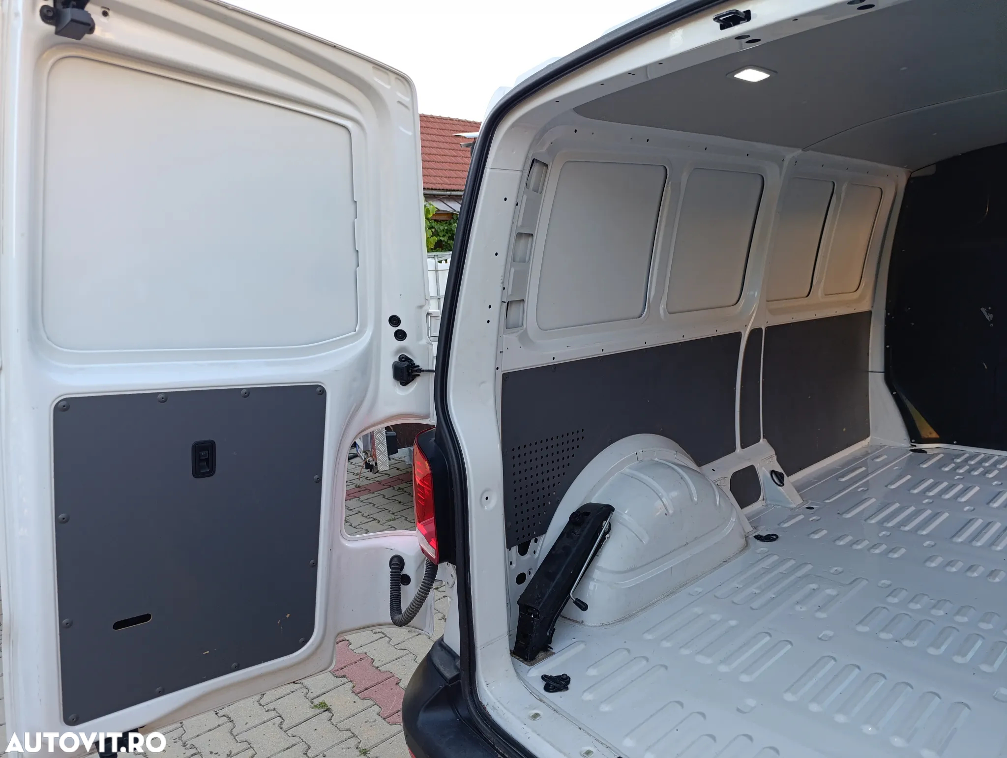 Volkswagen Transporter - 12