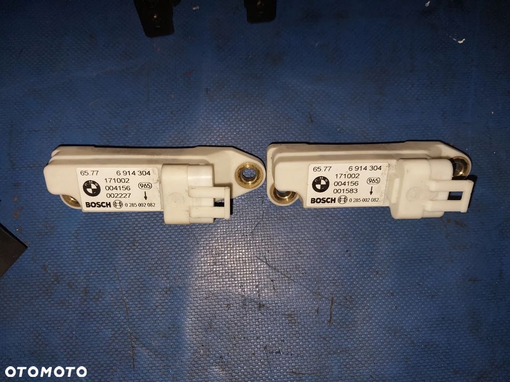 Mini R50 cooper POZOSTAŁOŚCI czujnik uderzeniowy poduszek // wzmacniacz anteny // pompka obiegowa wody  // manetka włącznik świateł  // zwijak kierownicy poduszki // przysłonka // głośnik // zbiorniczek płynu chłodniczego // zamek tylnej klapy 2754528 WYPRZEDAŻ - 12