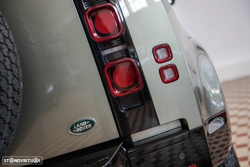 Land Rover Defender 3.0 I6 90 AWD X-Dynamic S - 12