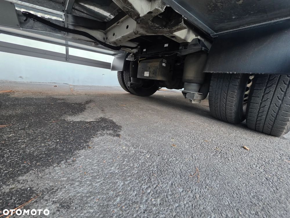 Mercedes-Benz Sprinter - 28
