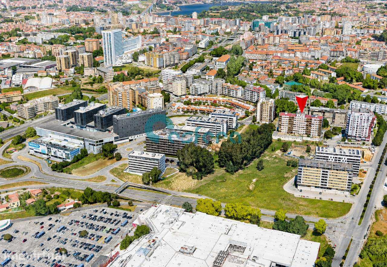 Apartamento T3 com Varandas e Garagem em Santa Marinha, Gaia, Porto - Grande imagem: 2/33