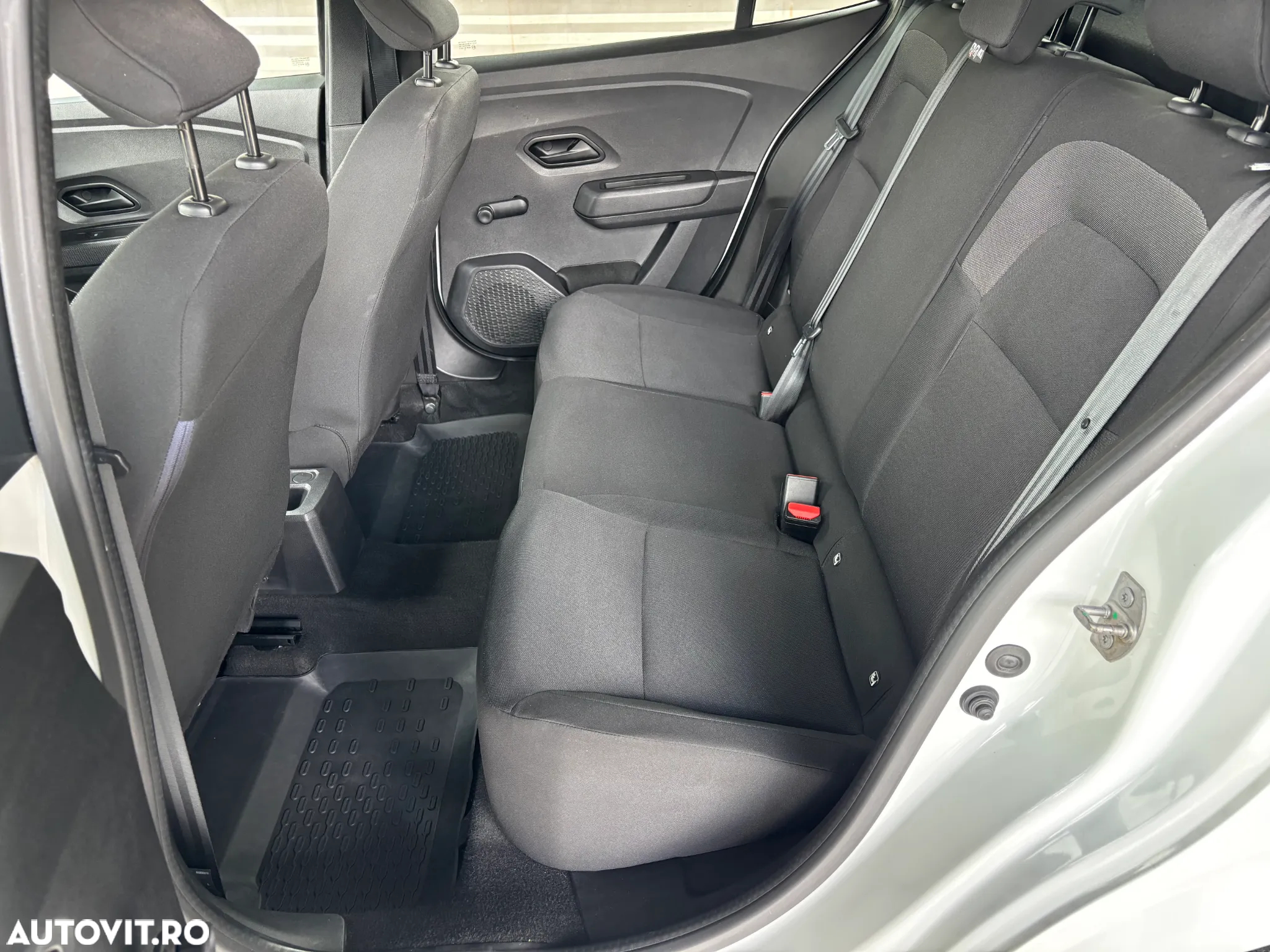 Dacia Logan TCe 90 Essential - 29