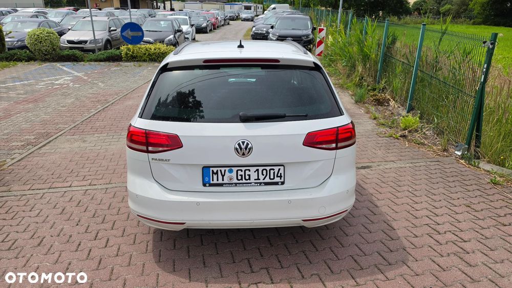 Volkswagen Passat Variant 2.0 TDI (BlueMotion Technology) Trendline - 21