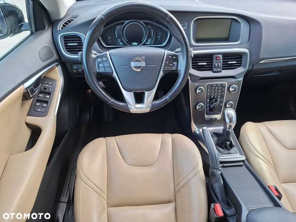 Volvo V40 D2 Momentum - 2