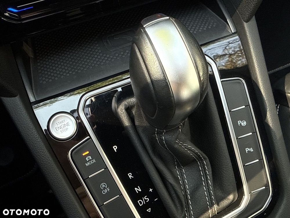 Volkswagen Passat Variant 2.0 TSI Elegance DSG - 23