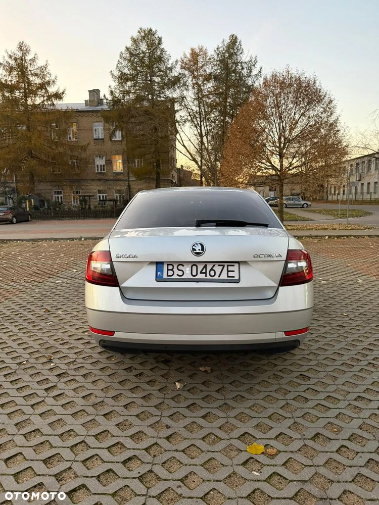 Skoda Octavia 1.6 TDI Style DSG - 6
