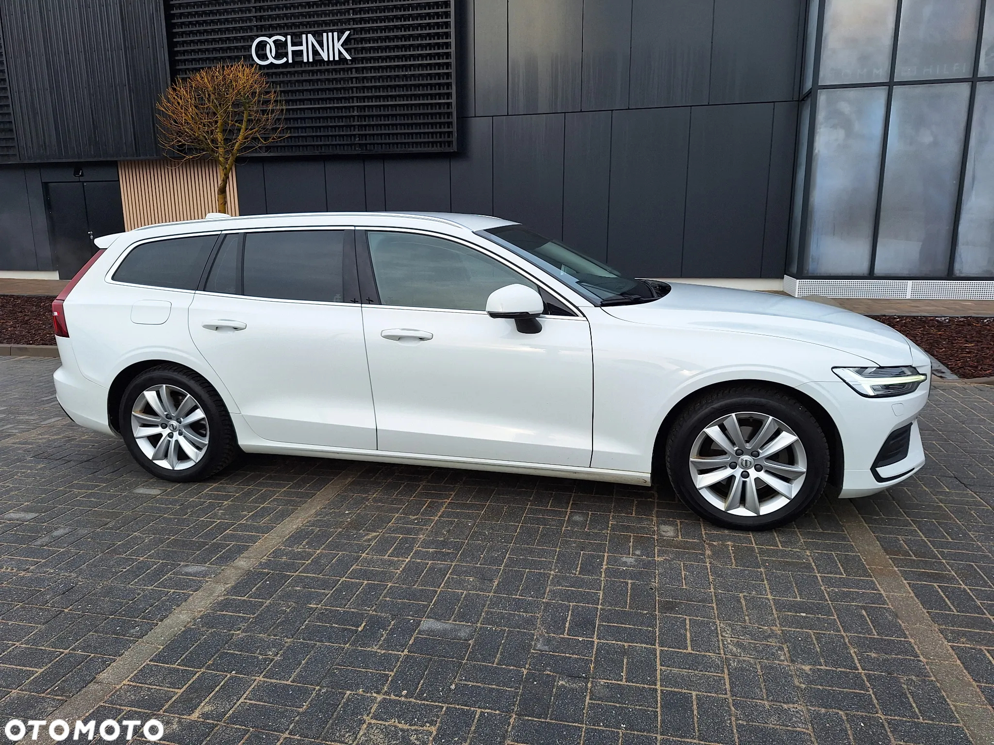Volvo V60 D4 Momentum Pro - 9