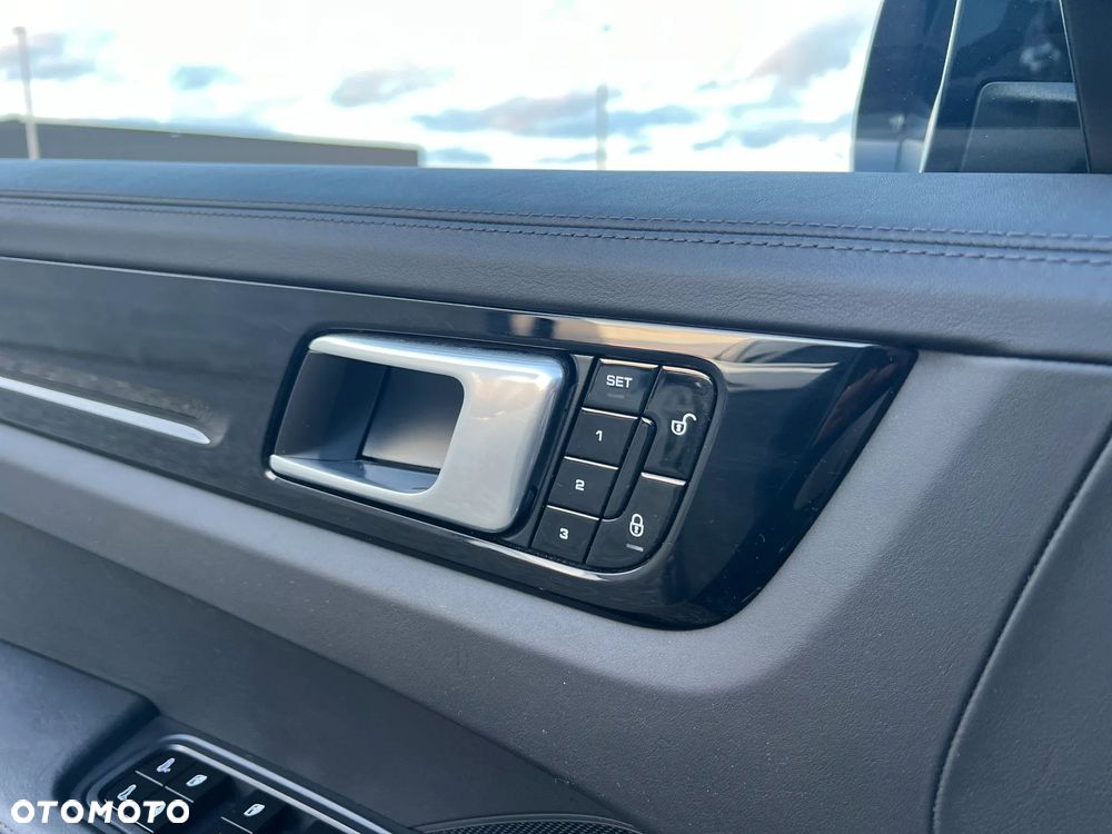 Porsche Cayenne Tiptronic S - 14
