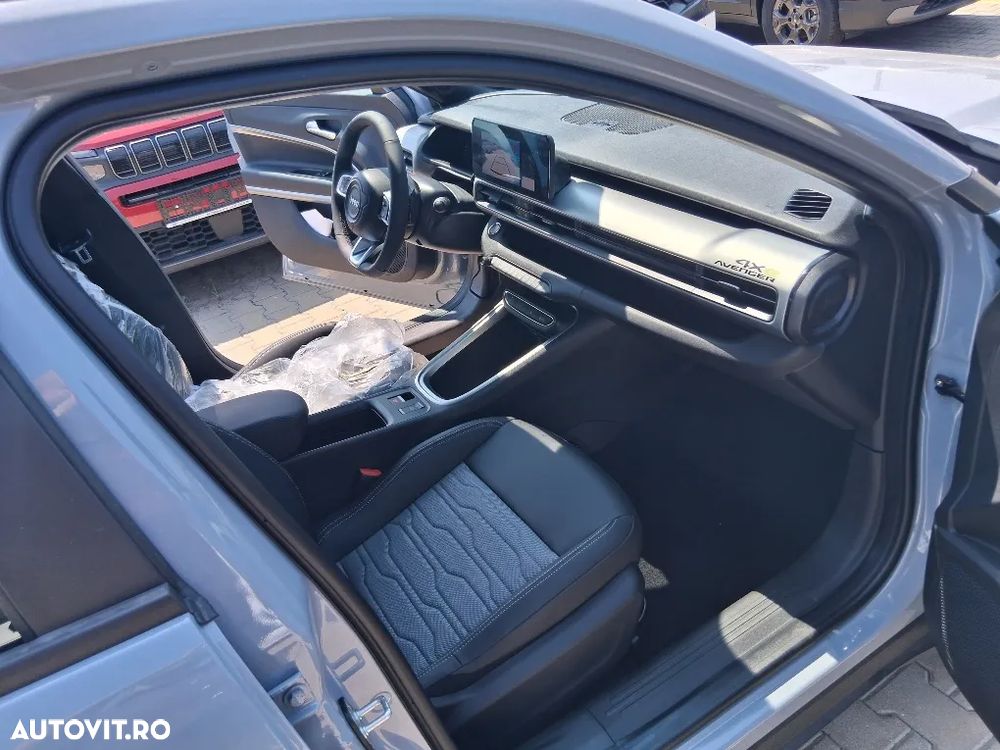 Jeep Avenger 1.2 AT6 4xe MHEV Upland - 13