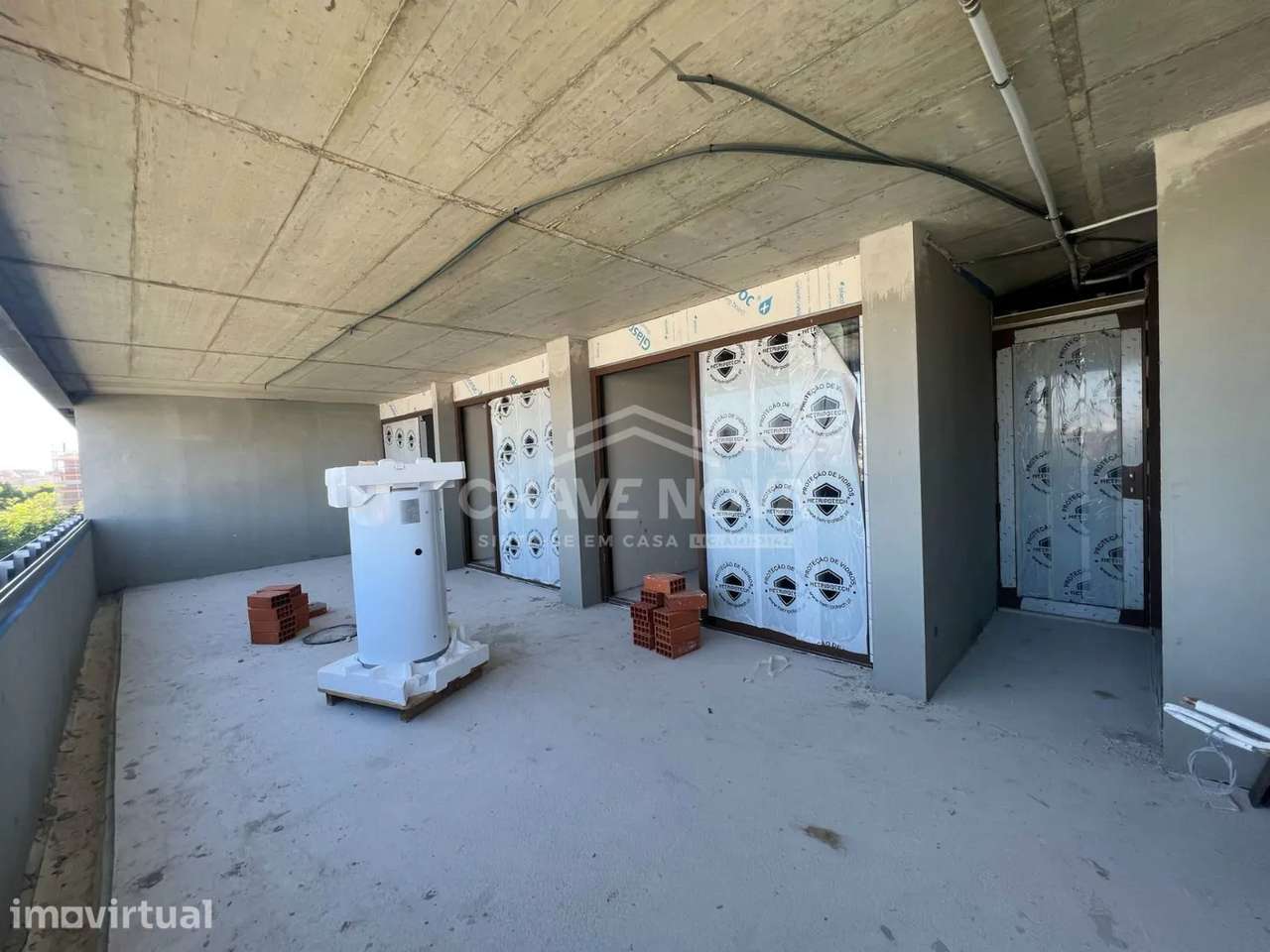 Apartamento T2 Varanda  garagem  I 3º piso Pronto Habitar - Grande imagem: 5/28