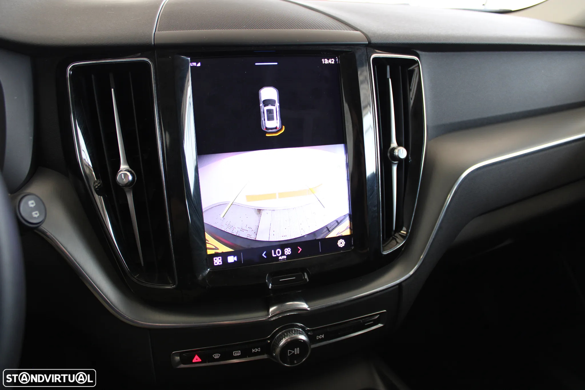 Volvo XC 60 2.0 B4 Momentum Plus - 15