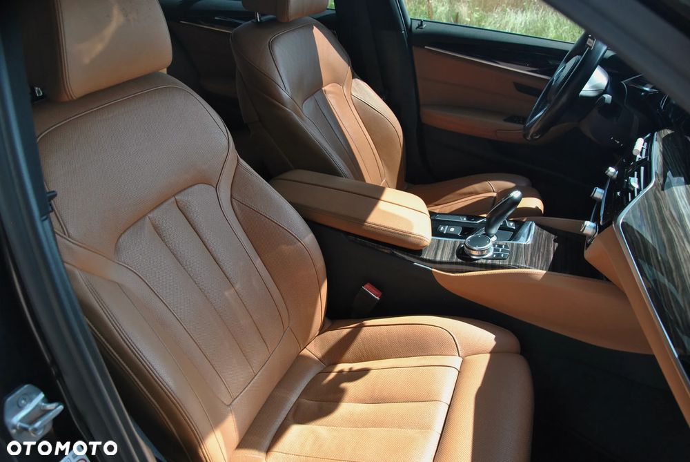 BMW Seria 5 540i xDrive Sport Line - 7