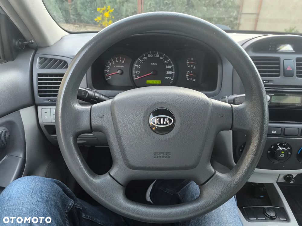 Kia Cerato 1.6 LX - 6
