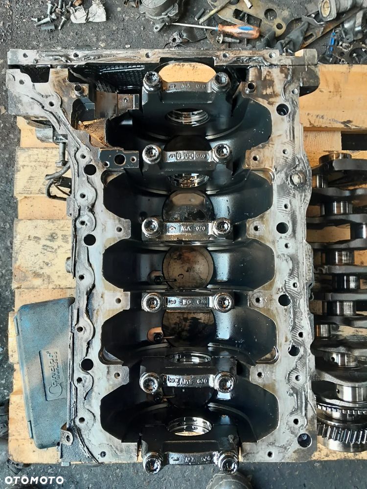 Blok silnika VW T5 2.5 TDI AXG - 1