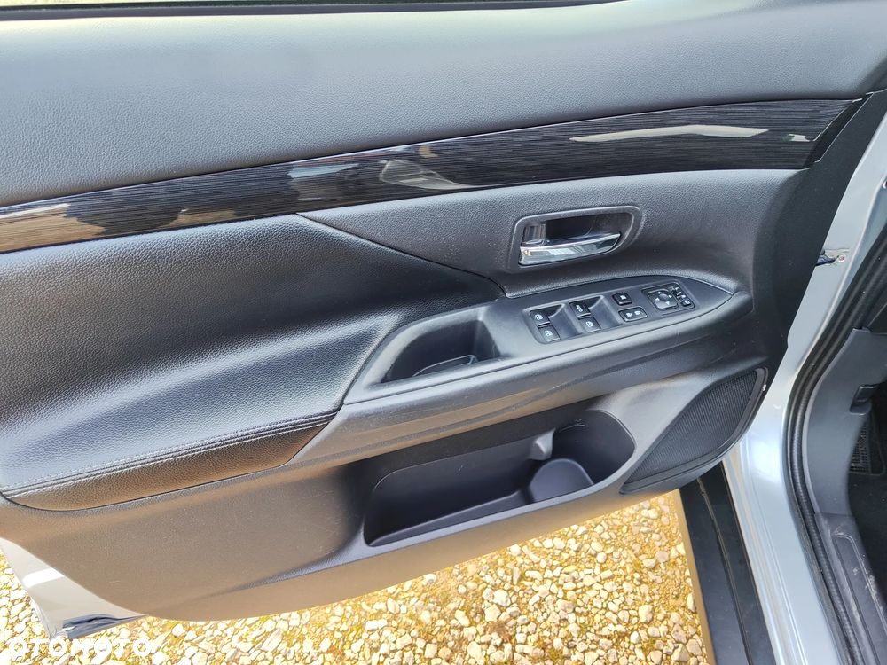 Mitsubishi Outlander 2.0 2WD CVT Diamant Edition+ - 20