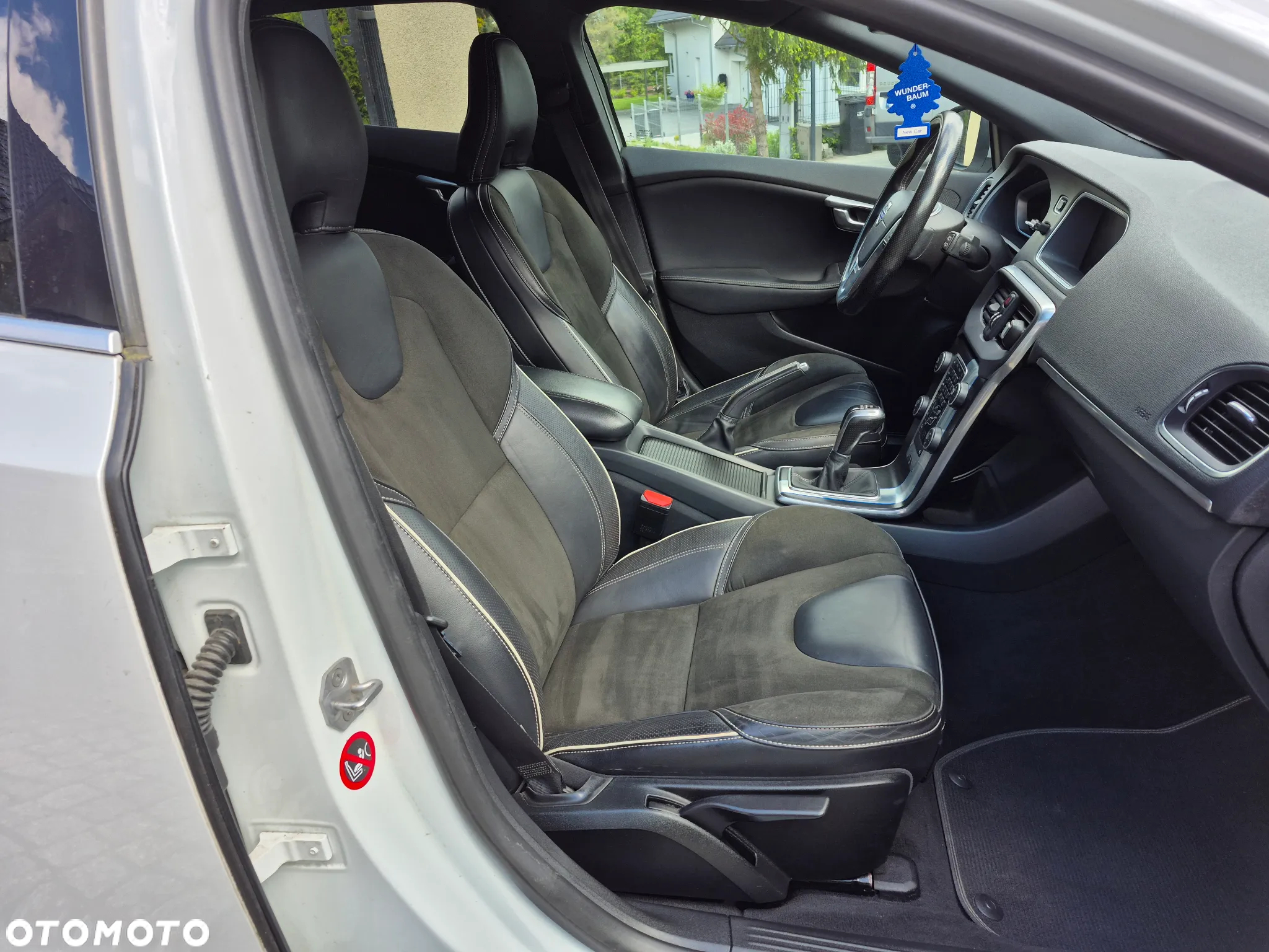 Volvo V40 D2 Drive-E R-Design Momentum - 18