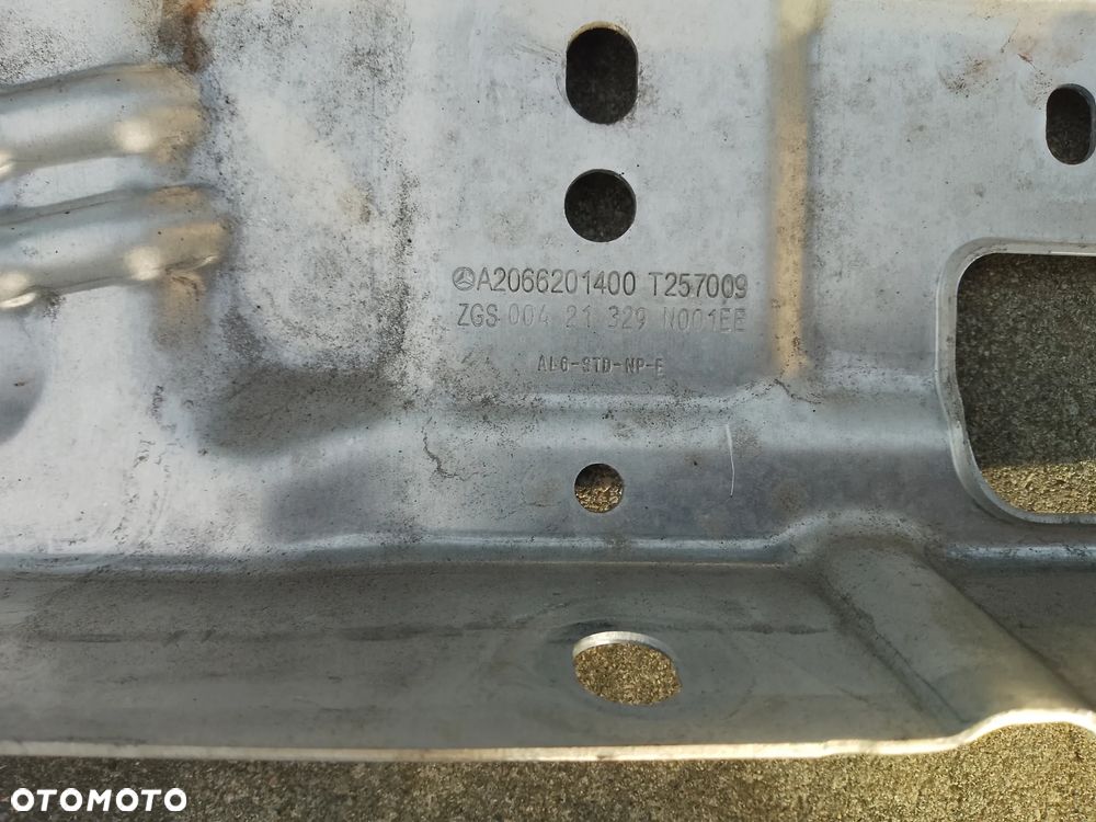MERCEDES A206 Przedni środkowy górny wspornik chłodnicy A2066201400 - 4