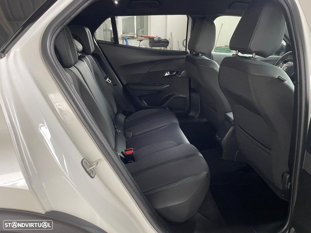 Peugeot 2008 PureTech 130 EAT8 Allure Pack - 27