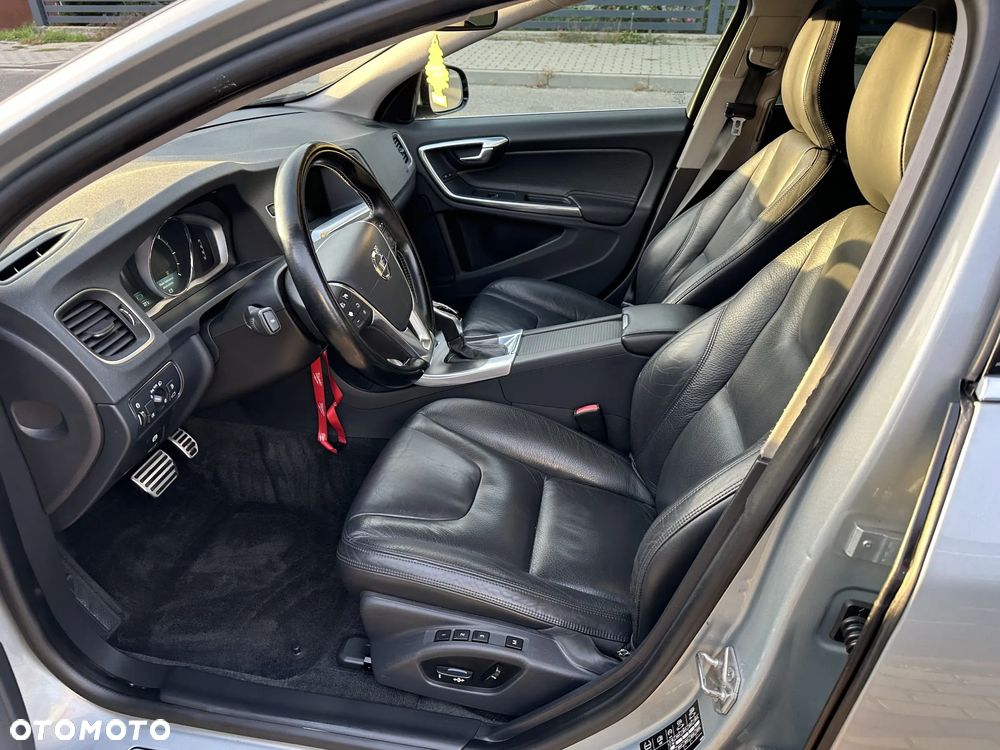 Volvo V60 D6 AWD Plug-in Hybrid Summum - 7