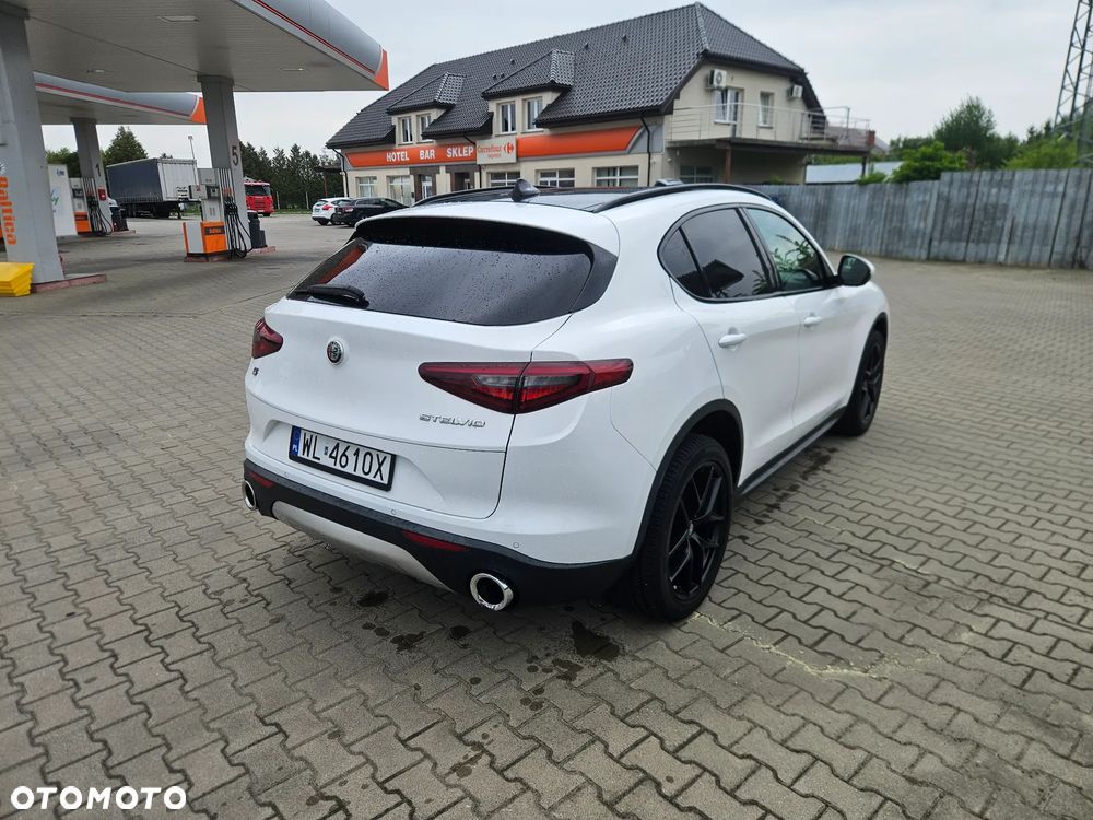 Alfa Romeo Stelvio 2.0 Turbo 16V AT8-Q4 Ti - 5
