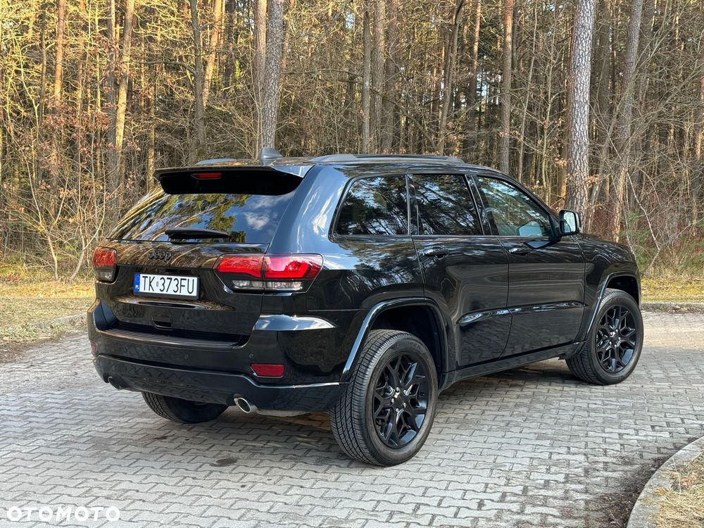 Jeep Grand Cherokee - 32