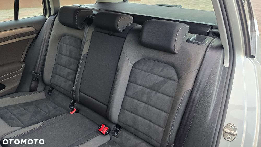 Volkswagen Golf - 25