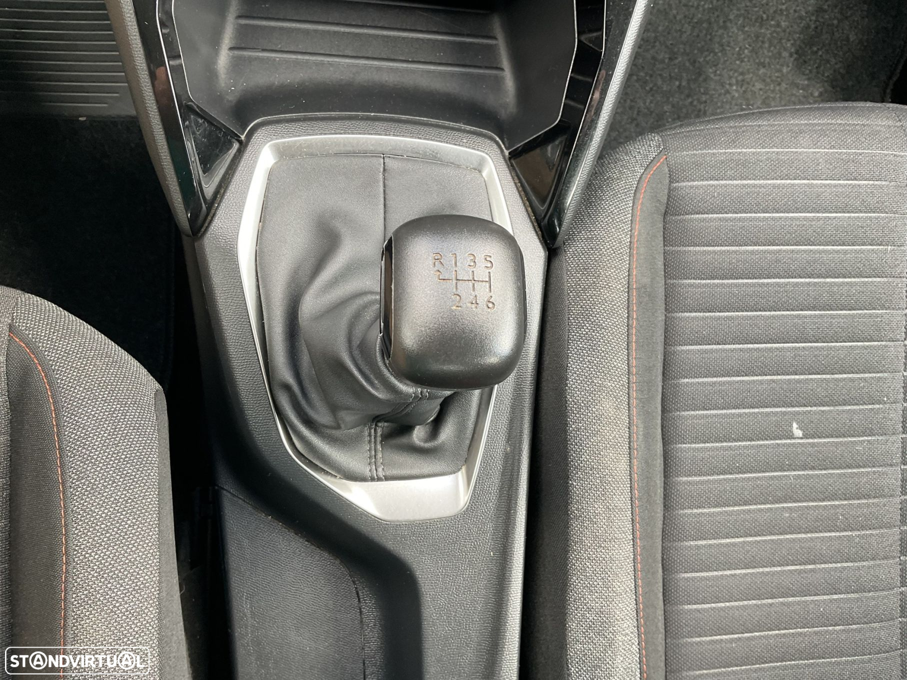 Peugeot 2008 1.2 PureTech Active Pack - 23