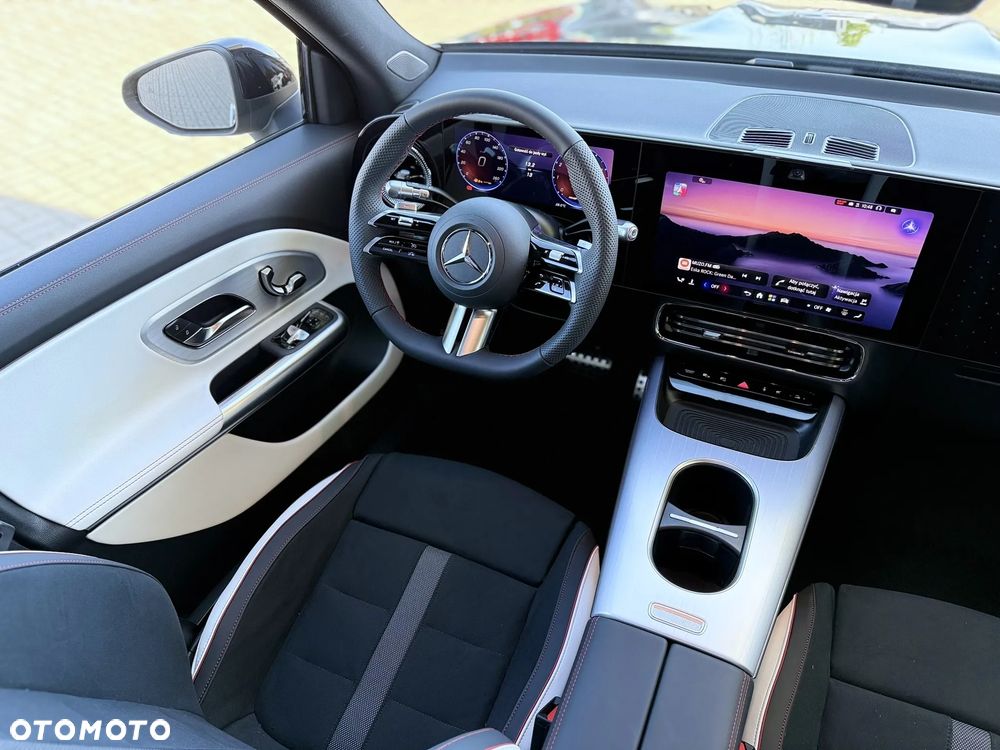 Mercedes-Benz GLB - 13