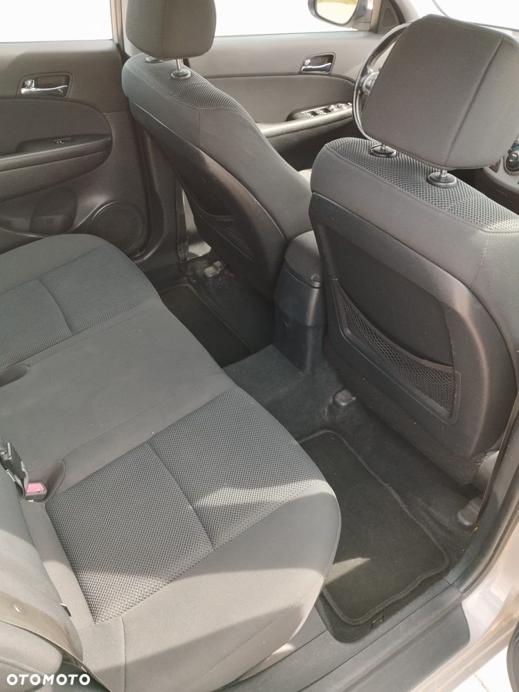 Hyundai i30 1.6 CRDi Comfort - 28