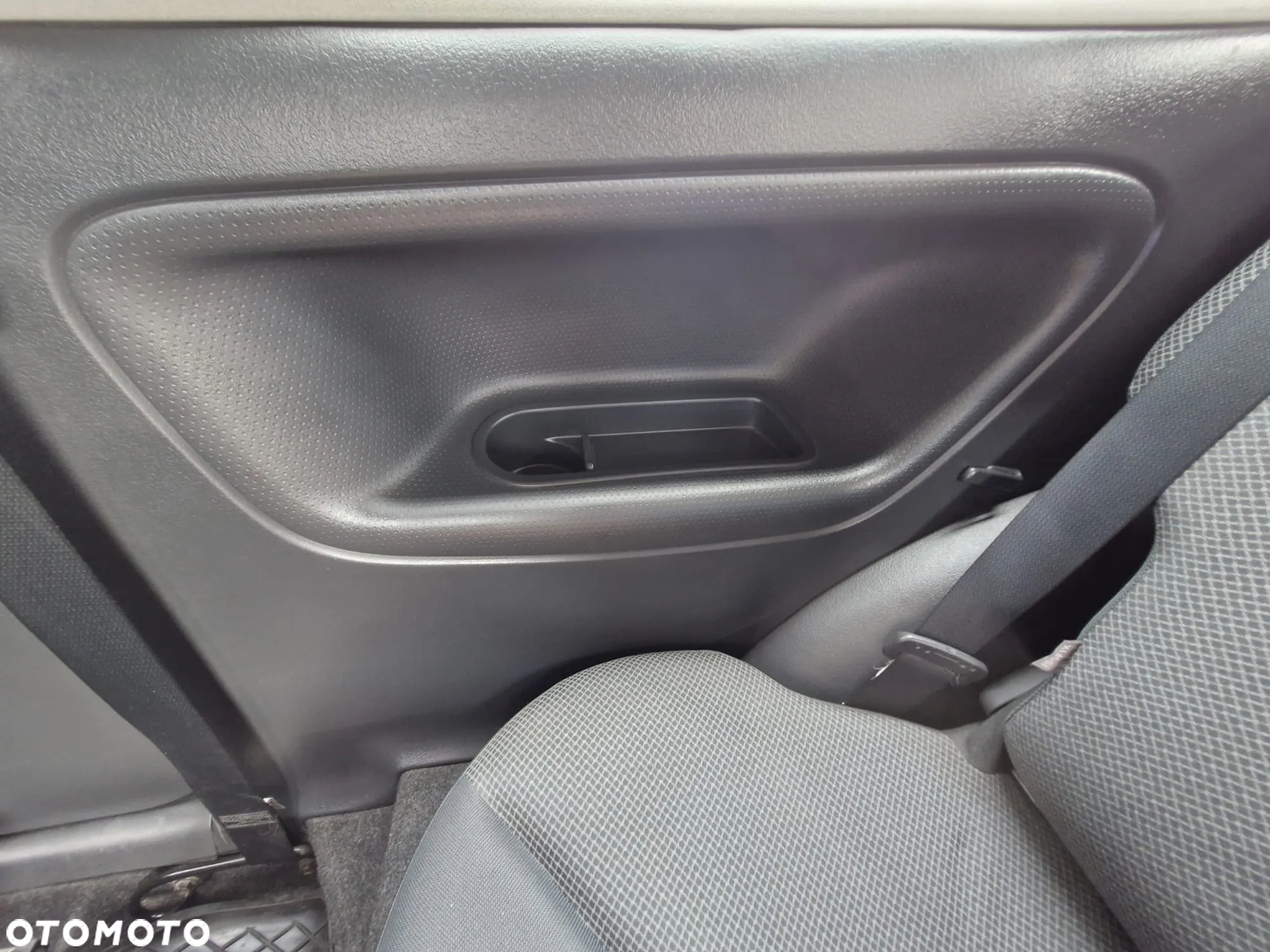 Toyota Yaris 1.3 Blue - 19