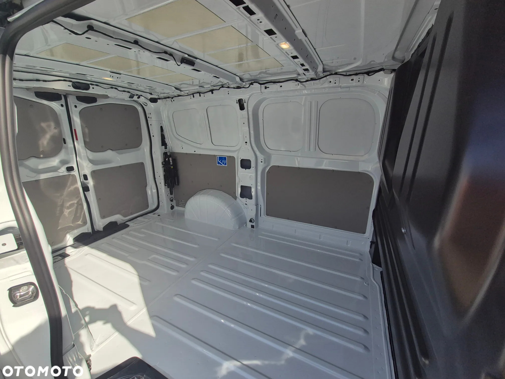 Volkswagen Transporter - 12