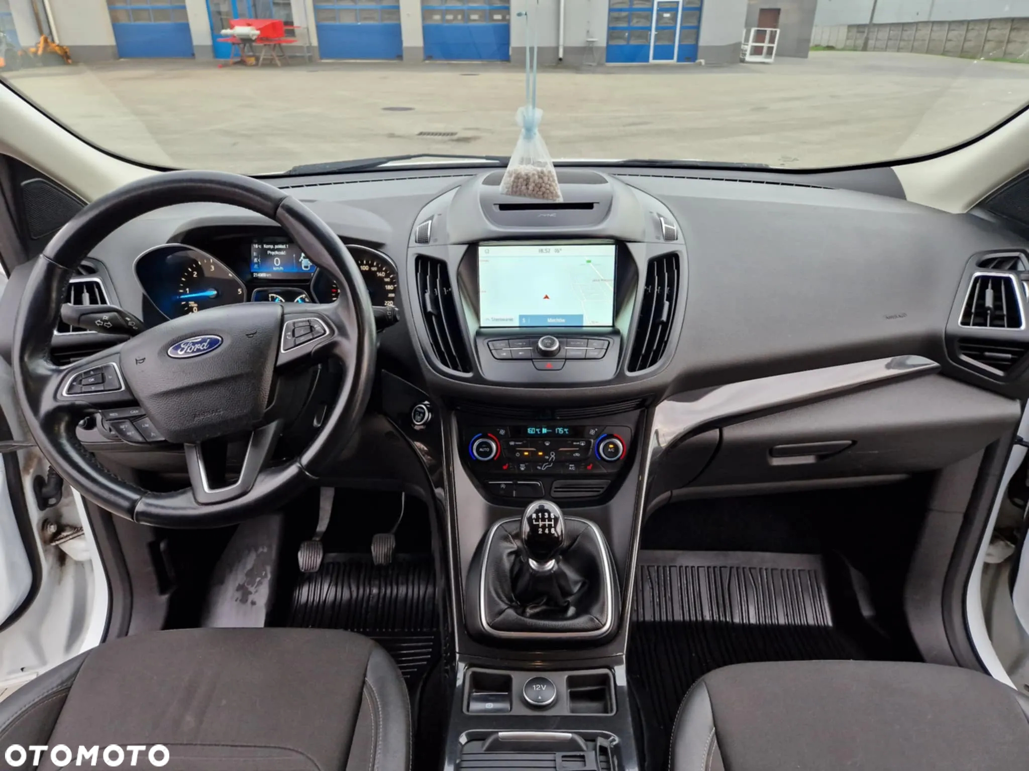 Ford Kuga 2.0 TDCi 2x4 Black & Silver - 23