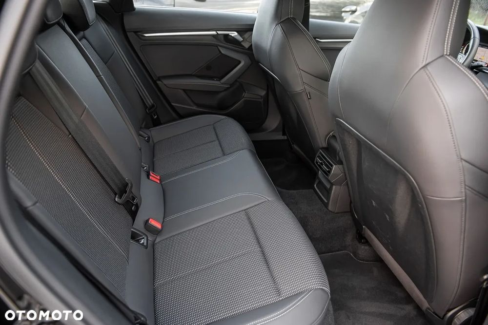 Audi A3 Sportback 35 TFSI S tronic S line - 29