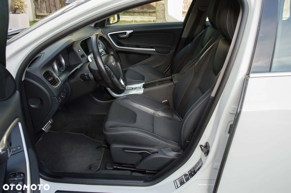 Volvo V60 D4 Geartronic RDesign - 15