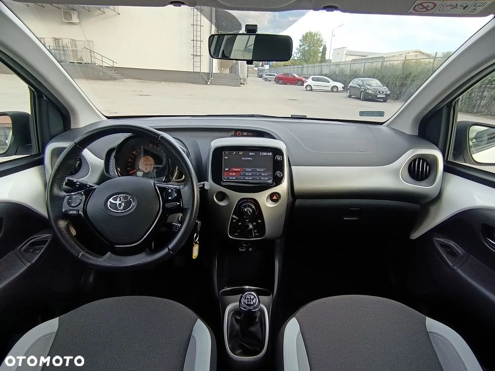 Toyota Aygo x-play - 6