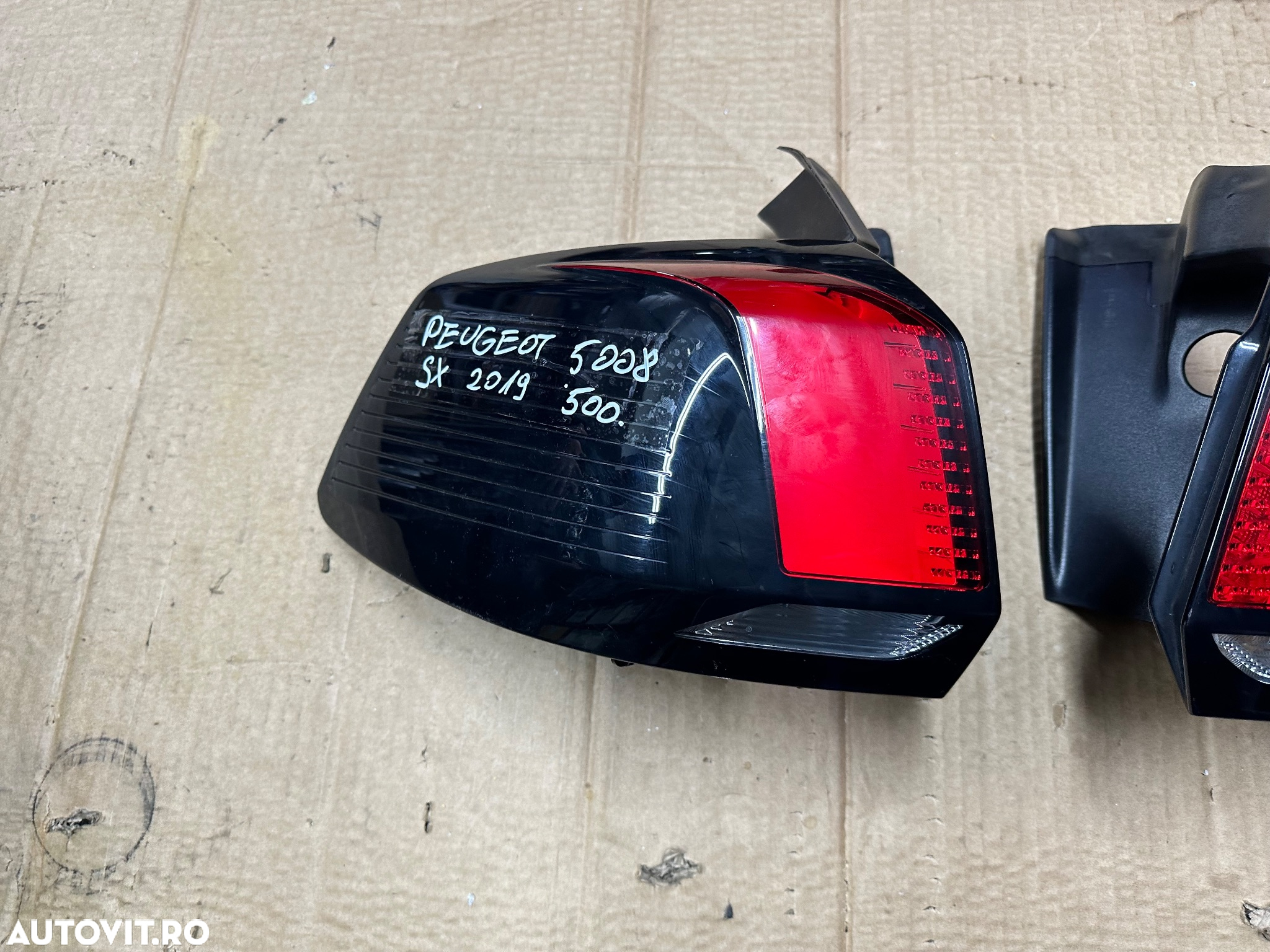 Stop complet stanga sau dreapta PEUGEOT 5008 an 2019 cod 9811028080 si 9811028180 - 2