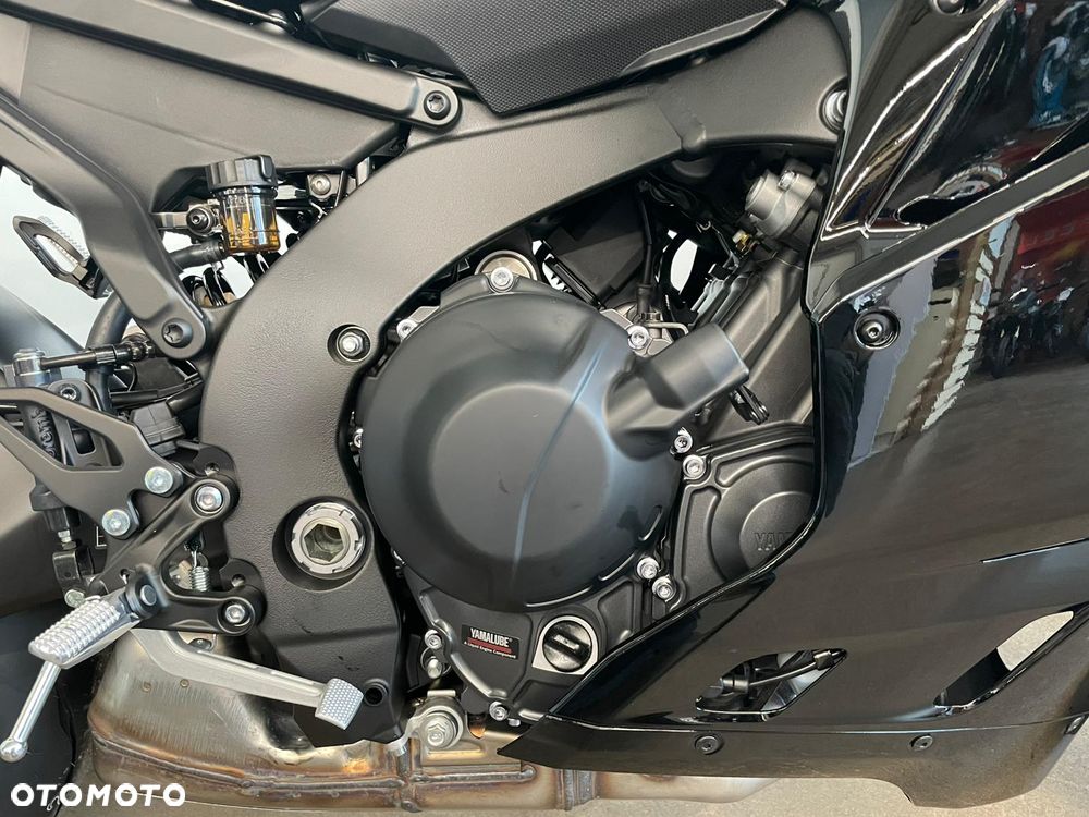 Yamaha R9 - 18