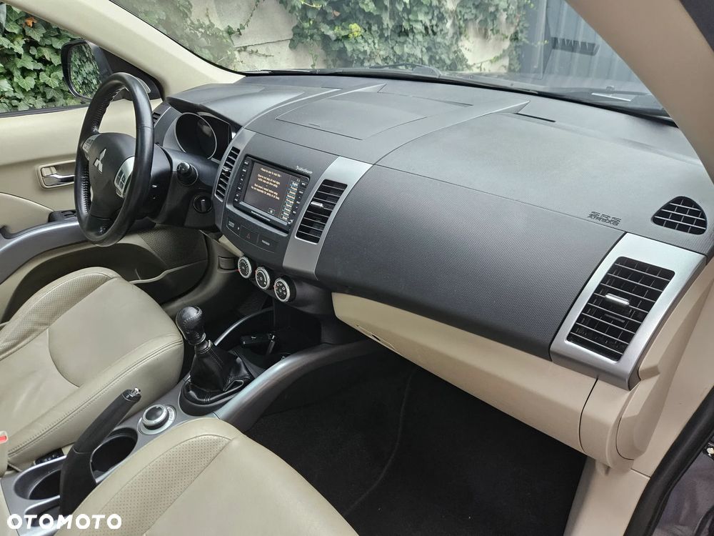 Mitsubishi Outlander 2.2 DI-D 4WD Intense - 18