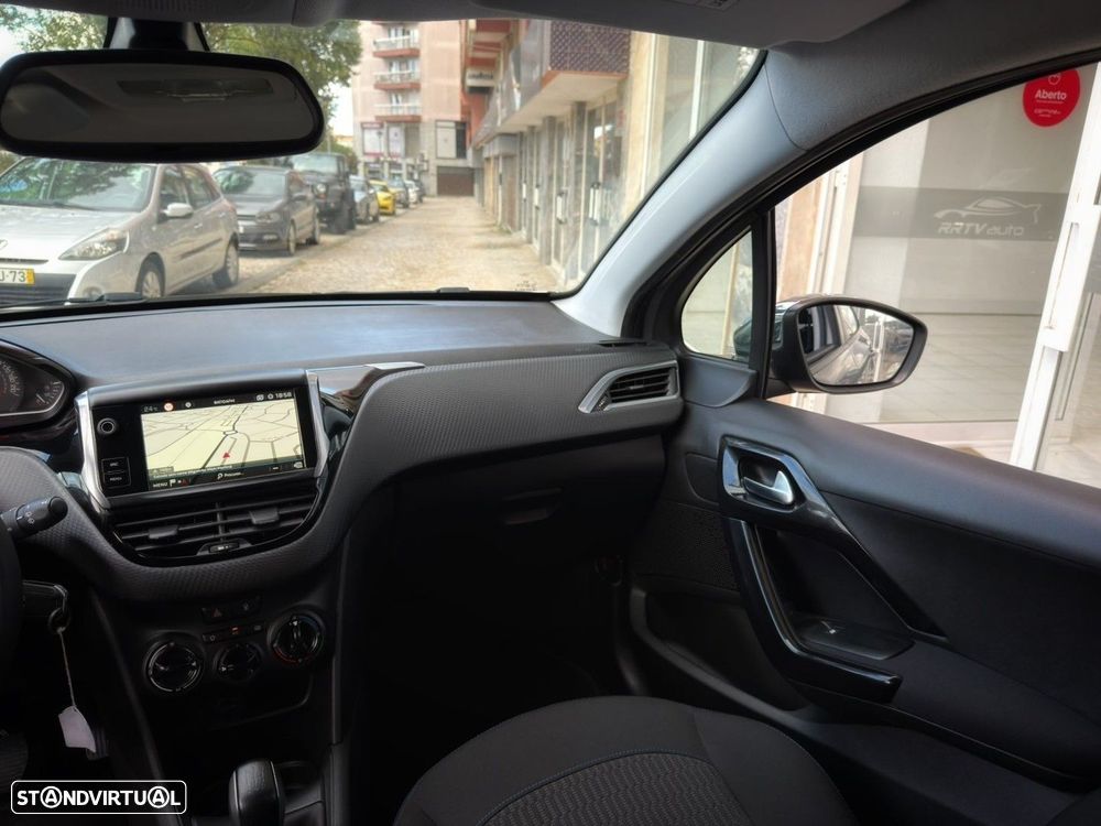 Peugeot 208 1.2 PureTech Signature - 16