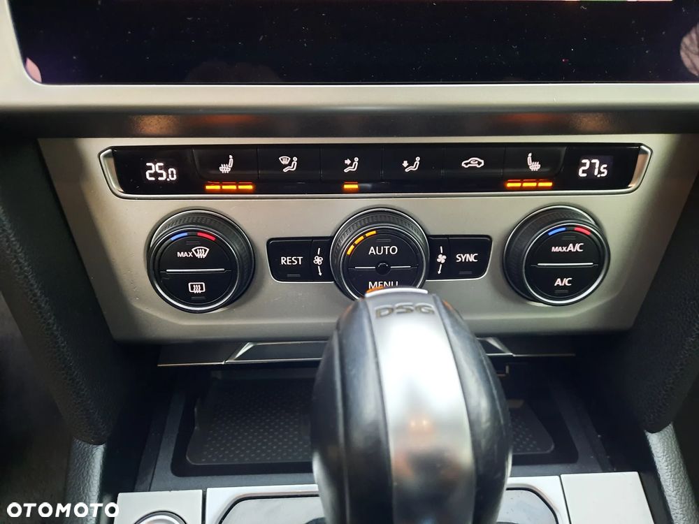 Volkswagen Passat - 28