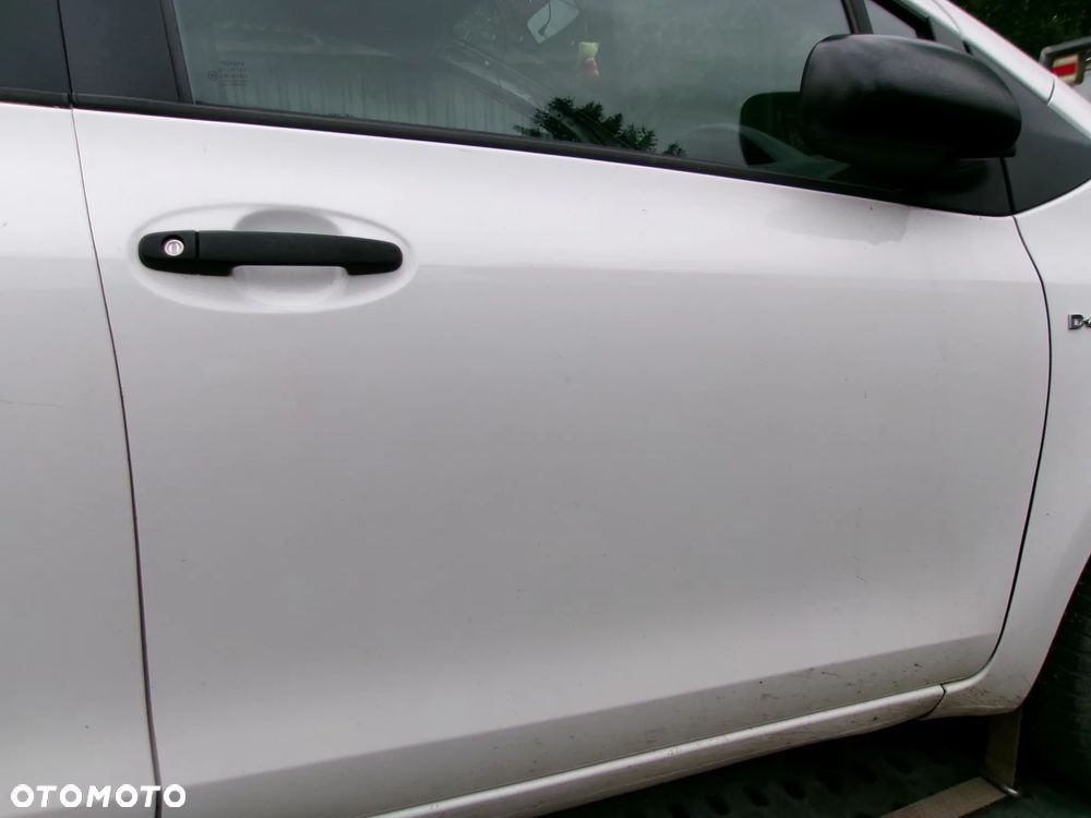 DRZWI PRAWE PRZEDNIE  TOYOTA YARIS II 068 - 1