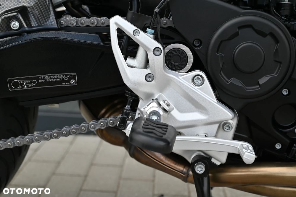 BMW F - 28