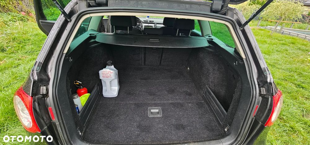 Volkswagen Passat Variant 2.0 TDI Highline - 16