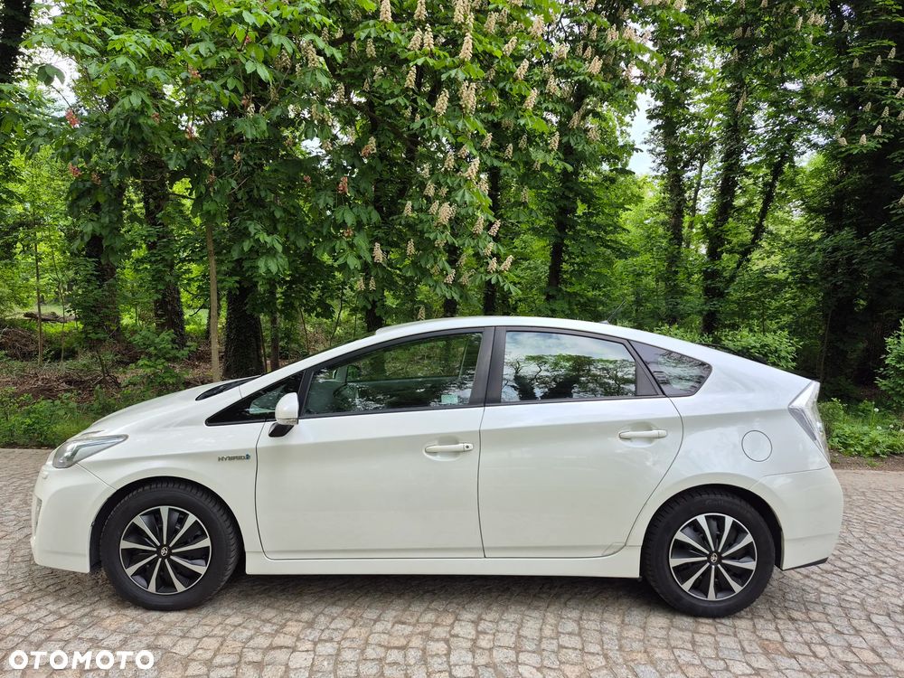 Toyota Prius (Hybrid) Executive - 4