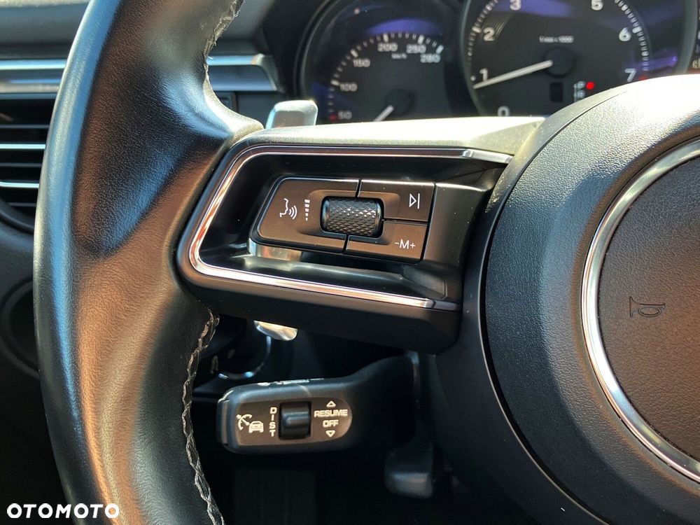 Porsche Macan - 24