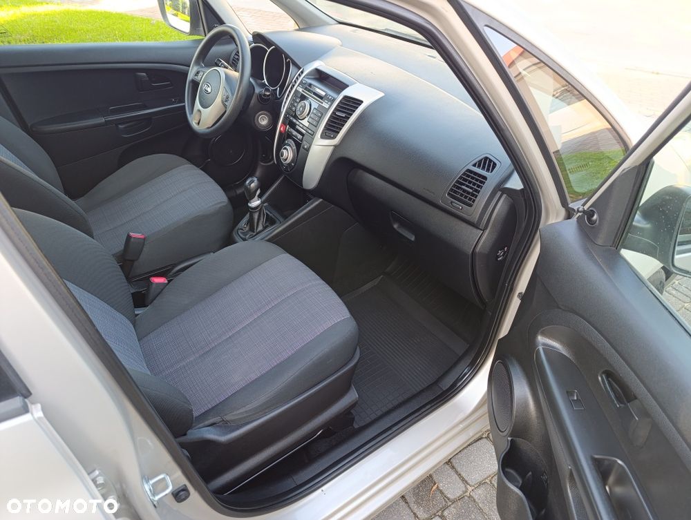 Kia Venga - 8