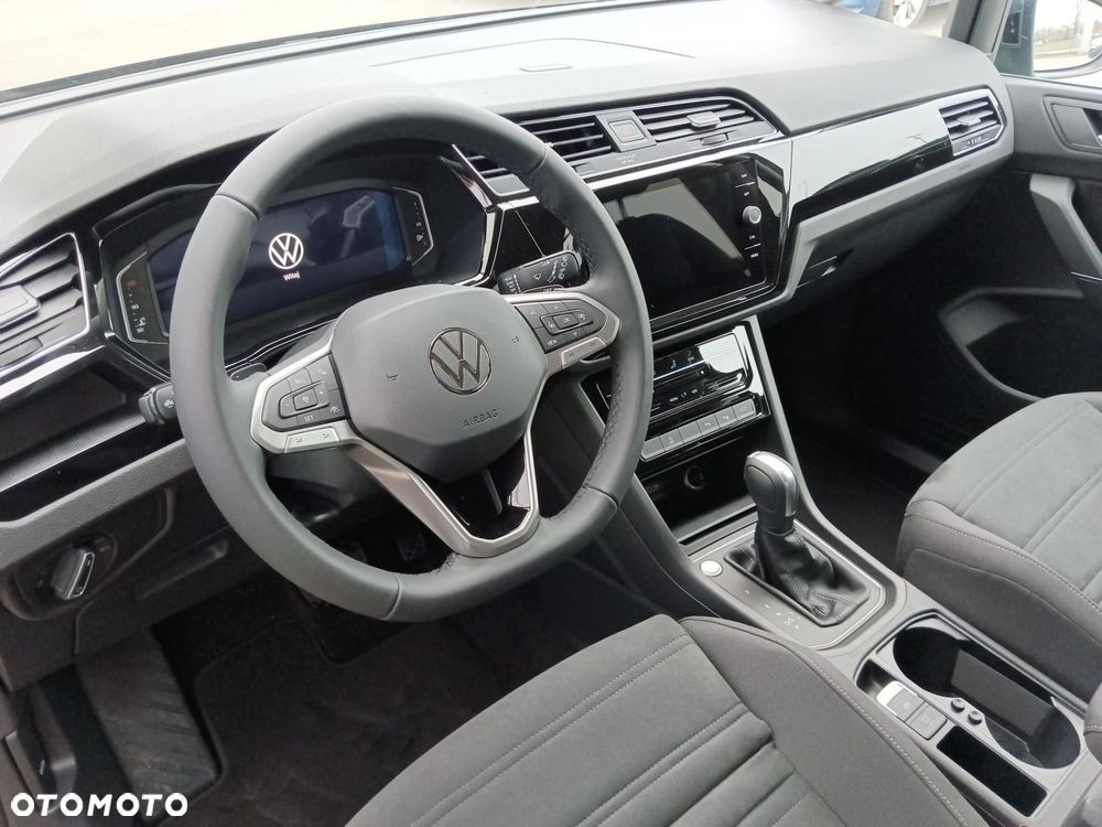 Volkswagen Touran - 18