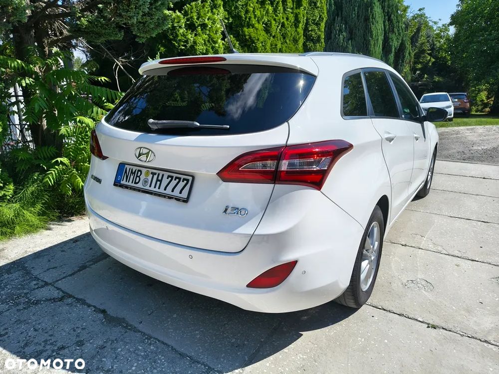 Hyundai i30 blue Kombi 1.4 Passion - 8